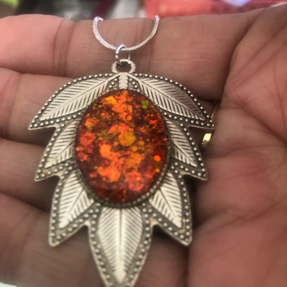Beautiful glitter and resin necklace - Picture 3 of 6